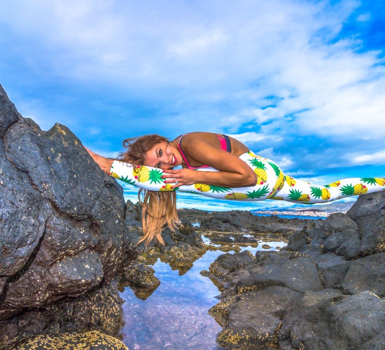 Chiêm ngưỡng nhan sắc xinh đẹp của những nữ phi công hot nhất MXH thế giới